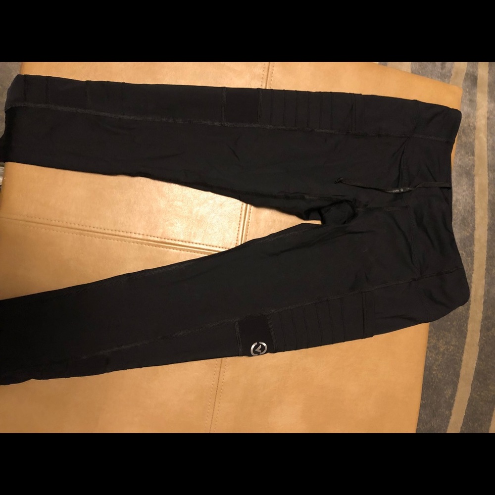 Black Virus leggings